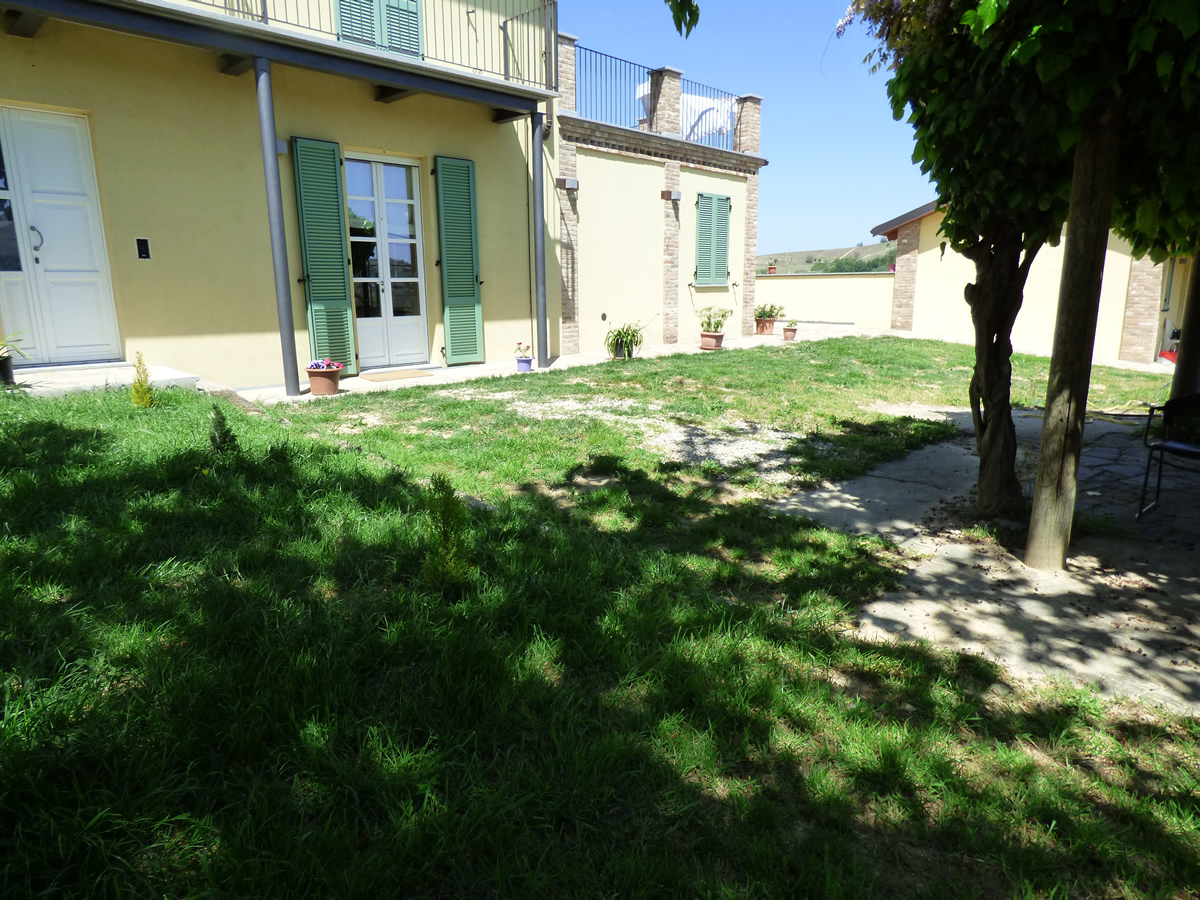 Agriturismo Langhe: il cortile dell'Agri House.